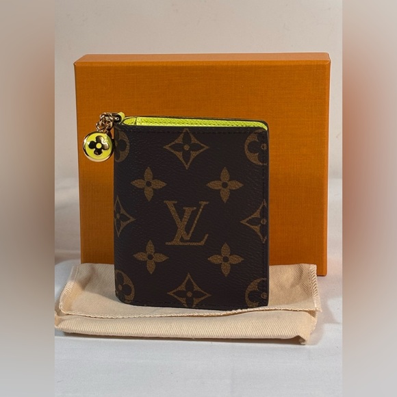 Gorgeous New Louis Vuitton Pocket Wallet - Picture 1 of 16